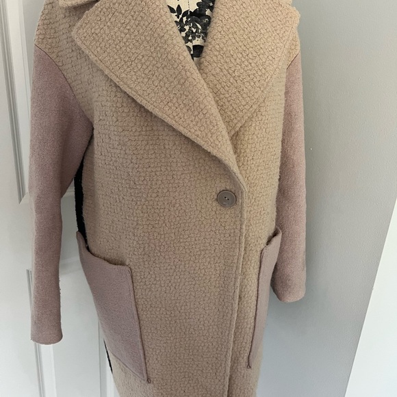 Color block coat. Size 6/S. Straight fit. Knee length. European brand. - Picture 7 of 10